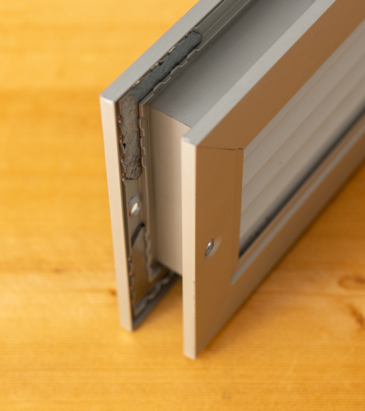 Aluminium deurrooster 450x100mm met tegenkader en schroefgaten in de flens - Voor en tegenflens