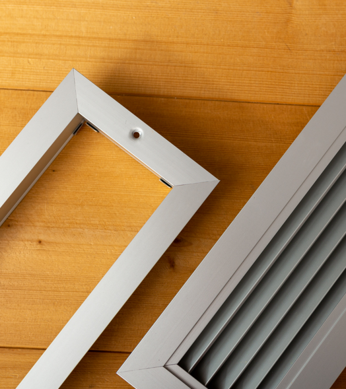 Aluminium deurrooster 450x100mm met tegenkader en schroefgaten in de flens - Tegenkader 
