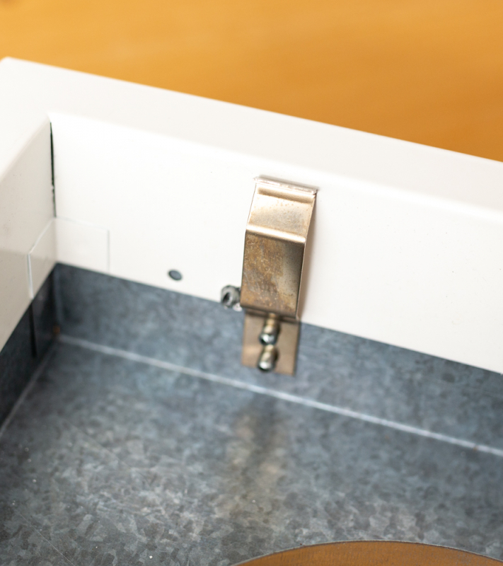 Geperforeerd retour rooster voor vaste plafonds met bovenaansluiting Ø 315mm - Uitneembaar binnenwerk 