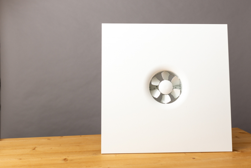 Instelbaar wervelrooster Ø 250mm voor systeemplafond met servomotor en ongeïsoleerde plenumbox Ø 250mm
