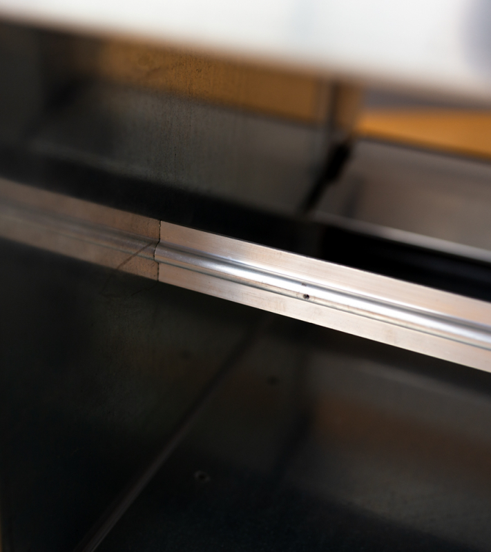 Enkelwandige 400x700mm VAV klasse C met opgebouwde en ingestelde Belimo 0-10v VAV naregeling - Meetkruis met vleugels