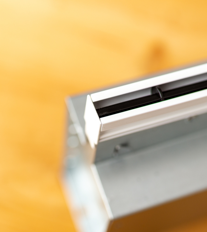 Ultra smal 1000mm lang lijnrooster voor vaste plafonds met ongeïsoleerde plenumbox  Ø 80mm - Kop afwerking 