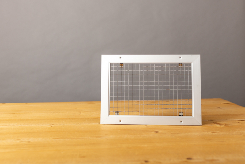 Rasterrooster 400x100mm met grote vrije doorlaat en schroefgaten