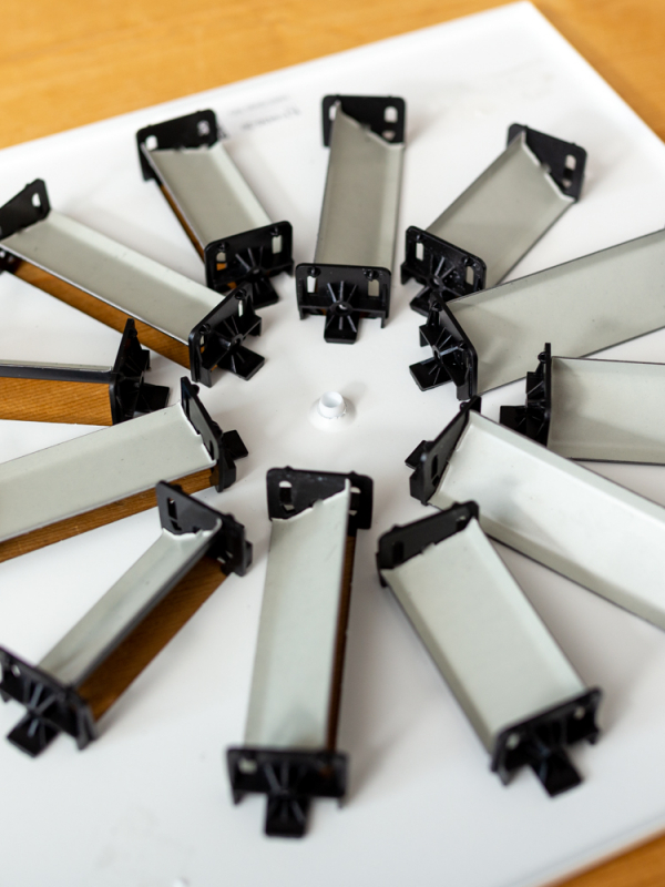 Instelbaar wervelrooster met 12 sleuven voor een systeemplafond van 294x294mm zonder plenum - Volledig instelbaar uitblaaspatroon
