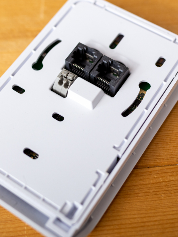 TCP/IP regelset op temperatuur, vocht en CO2 voor VAV units zonder naverwarming en gekleurd touchscreen - Achterkant